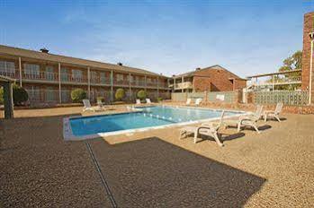 Americas Best Value Inn And Suites North Farmers Branch Exterior photo