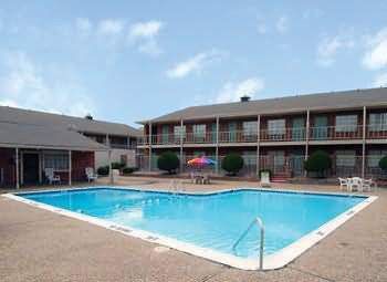 Americas Best Value Inn And Suites North Farmers Branch Exterior photo